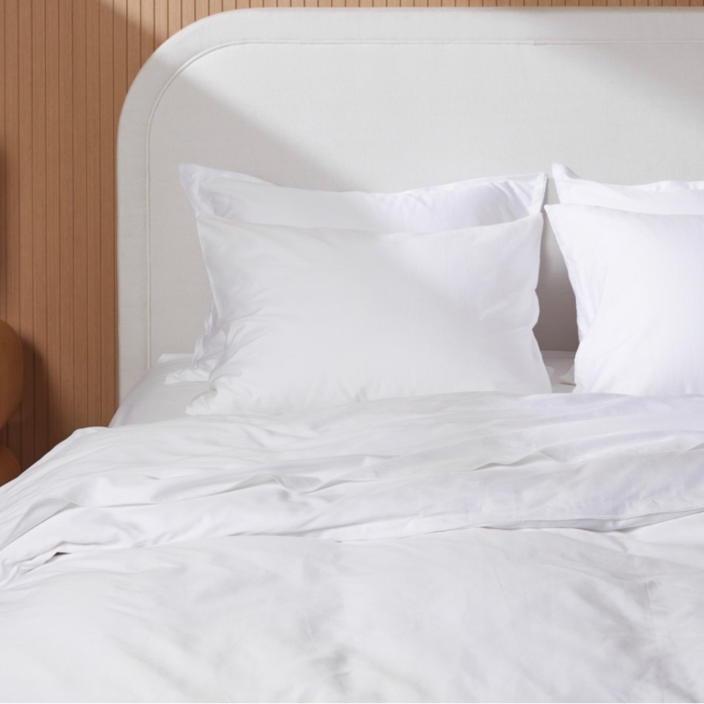 Parachute Fitted Sheet in Sateen. Cal King White. Brand new!